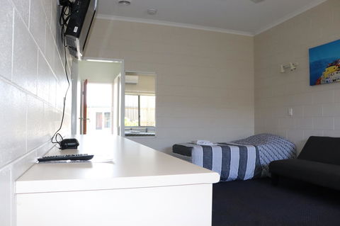 YAL Cairns - A Motel That Makes A Difference - Accommodation Australia 8