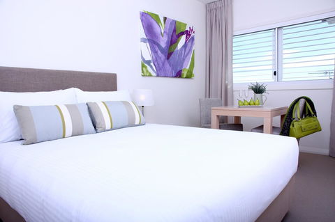 Domain Serviced Apartments - Australia Shopping 3
