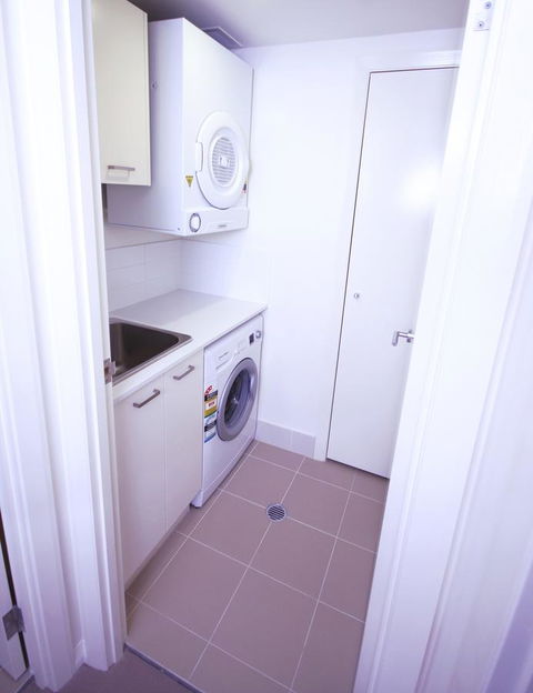Domain Serviced Apartments - Australia Shopping 4