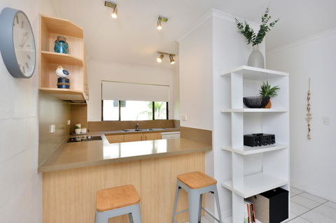 Tropical Reef Apartments - Accommodation Australia 26