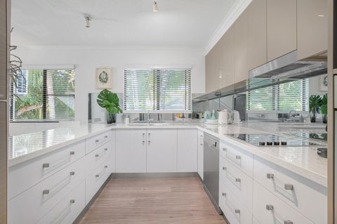 Tropical Reef Apartments - Accommodation Australia 1