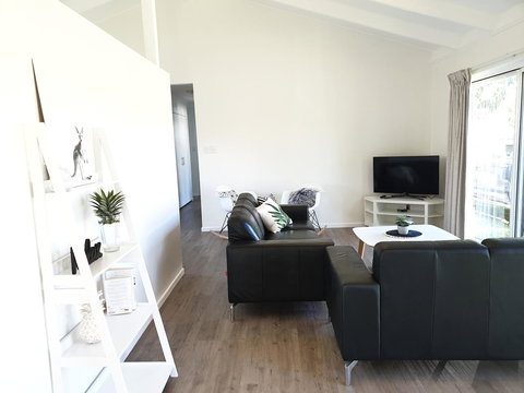 Beautiful Home- Walk To Beach-Short Drive To Noosa - Australia Shopping 1