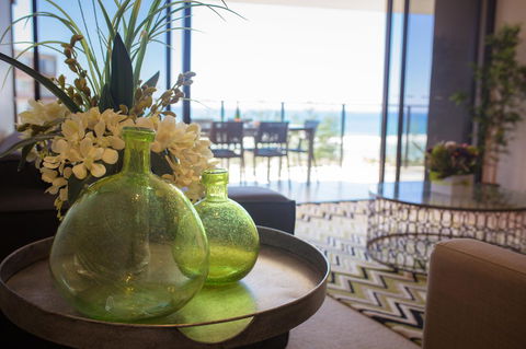 Ambience On Burleigh Beach - Australia Shopping 10
