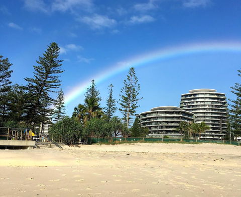Ambience On Burleigh Beach - Australia Shopping 4