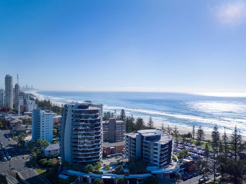Ambience On Burleigh Beach - Australia Shopping 5