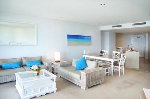 Ambience On Burleigh Beach - Australia Shopping 19