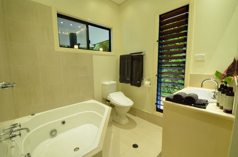 Misty Mountains Rainforest Retreat - Accommodation Australia 12