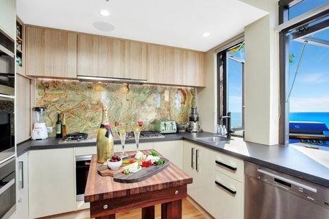 Burleigh Esplanade Apartments - Accommodation Australia 6