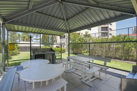 Burleigh Esplanade Apartments - Accommodation Australia 24