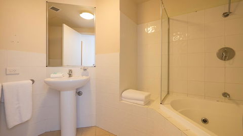 Broadbeach Savannah Resort - Accommodation Australia 23
