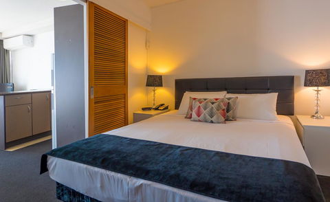 Broadbeach Savannah Resort - Accommodation Australia 24