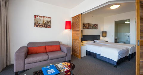 Broadbeach Savannah Resort - Accommodation Australia 6