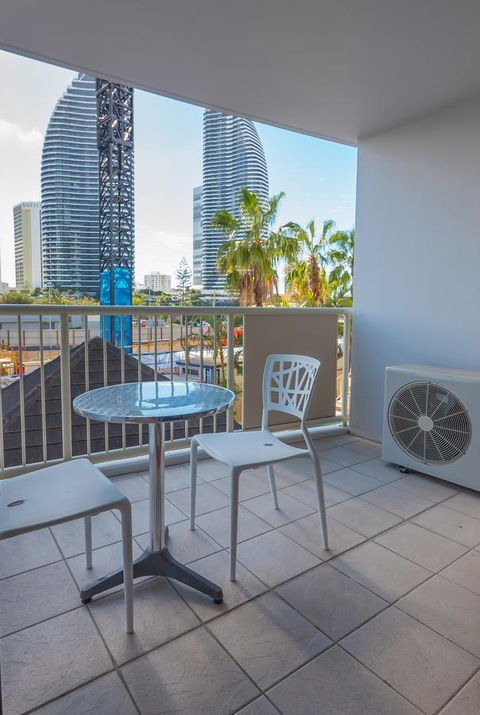 Broadbeach Savannah Resort - Accommodation Australia 27