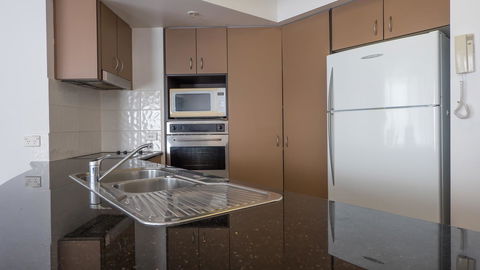 Broadbeach Savannah Resort - Accommodation Australia 18