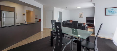 Broadbeach Savannah Resort - Accommodation Australia 12