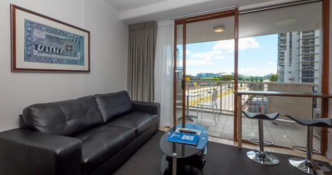 Broadbeach Savannah Resort - Accommodation Australia 37