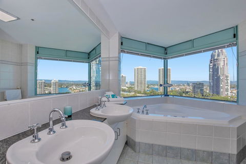 The Waterford On Main Beach - Accommodation Australia 25