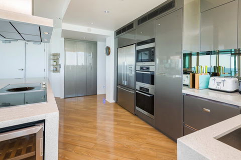 The Waterford On Main Beach - Accommodation Australia 7