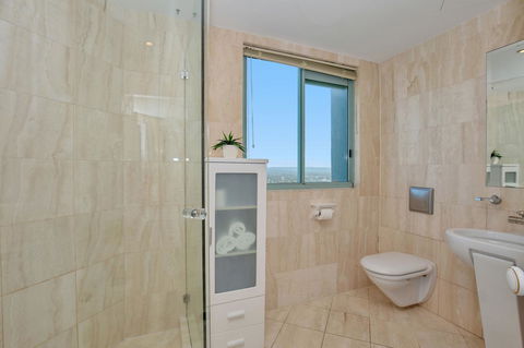 The Waterford On Main Beach - Accommodation Australia 39