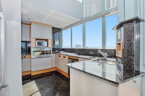 The Waterford On Main Beach - Accommodation Australia 43