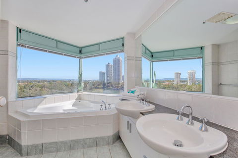 The Waterford On Main Beach - Accommodation Australia 21