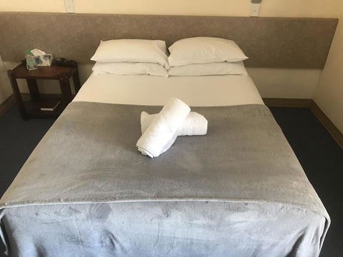 Nanango Star Motel - Bed n Breakfasts 11