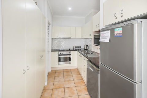 Rimini Holiday Apartments - Australia Shopping 4