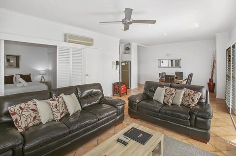 Rimini Holiday Apartments - Australia Shopping 3