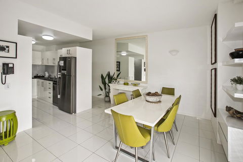 Rimini Holiday Apartments - Australia Shopping 12