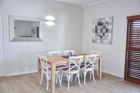 Rimini Holiday Apartments - Australia Shopping 30
