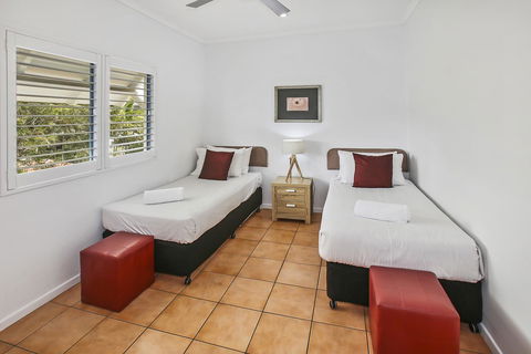 Rimini Holiday Apartments - Australia Shopping 1