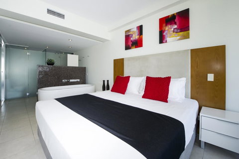 Blue On Blue Apartment 914 - Accommodation Australia 5