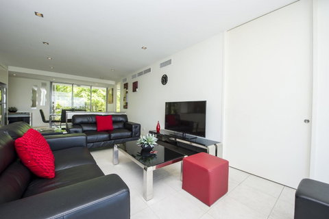 Blue On Blue Apartment 914 - Accommodation Australia 8