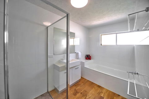 Surf Dance Apartments - Australia Shopping 26