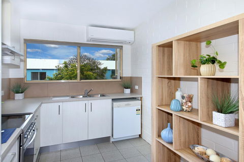 Surf Dance Apartments - Australia Shopping 1