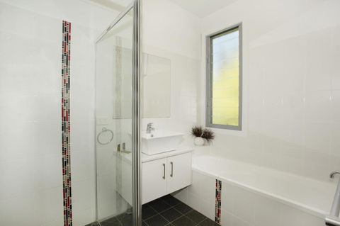 224 Centenary Heights Road Coolum Beach, 500 Dollar Bond, Linen Included - Accommodation Australia 9