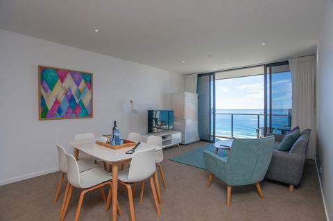 High Floor Ocean View Suites Broadbeach - Accommodation Australia 6