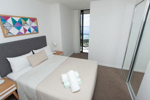 High Floor Ocean View Suites Broadbeach - Accommodation Australia 14