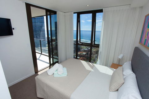 High Floor Ocean View Suites Broadbeach - Accommodation Australia 13