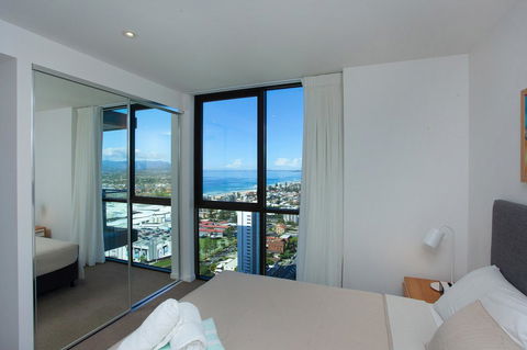 High Floor Ocean View Suites Broadbeach - Accommodation Australia 12