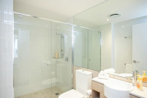 High Floor Ocean View Suites Broadbeach - Accommodation Australia 5