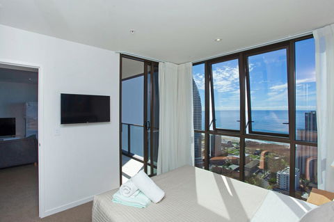 High Floor Ocean View Suites Broadbeach - Accommodation Australia 11