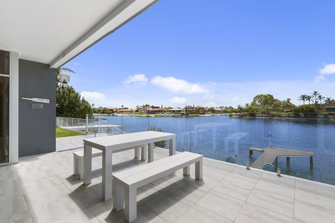 Havana Blue - Large 4 Bedroom Family Home - Accommodation Australia 1