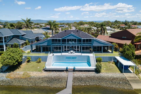 Havana Blue - Large 4 Bedroom Family Home - Accommodation Australia 6
