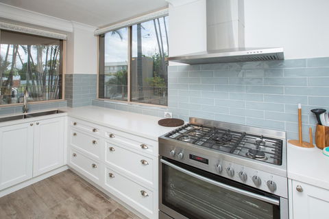 Miami Beachside Holiday Apartments - Accommodation Australia 12