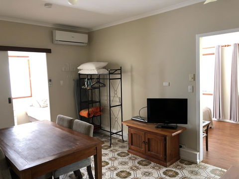 Montville Holiday Apartments - Bed n Breakfasts 16