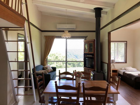 Montville Holiday Apartments - Bed n Breakfasts 12