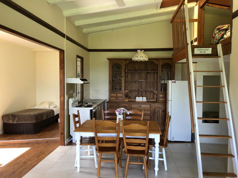 Montville Holiday Apartments - Bed n Breakfasts 13