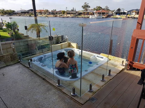 Waterside Resort Style - Accommodation Australia 3