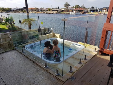 Waterside Resort Style - Accommodation Australia 1